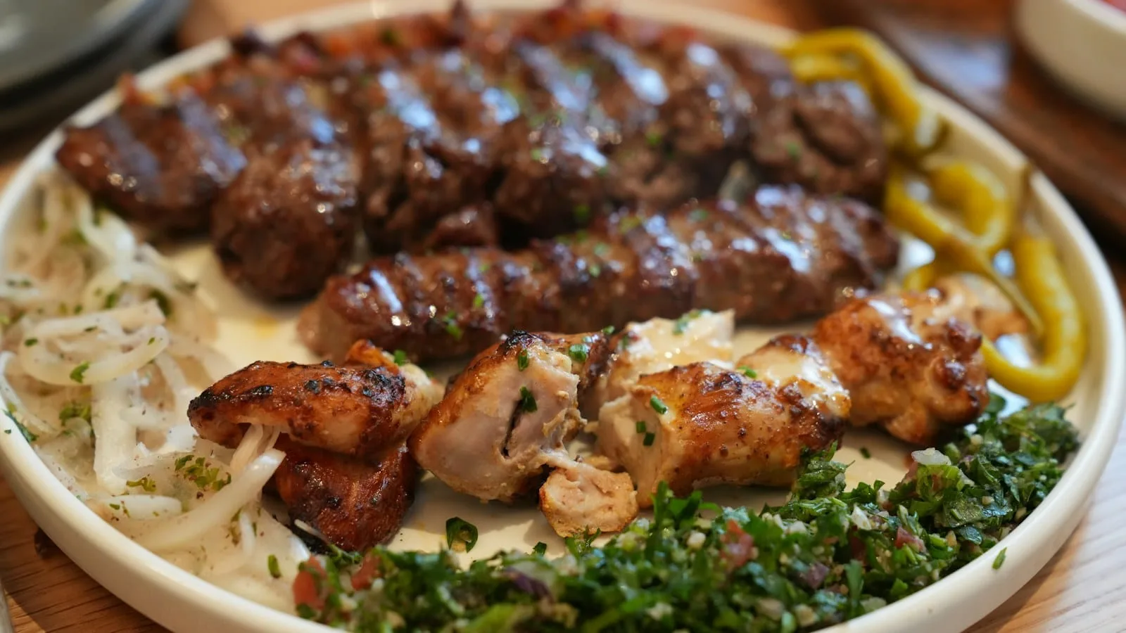Öğle menüsünde köfte + ayran kampanya görseli